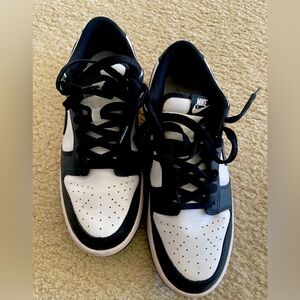 Nike Dunk Low Basketball Sneaker . Size 9.5
